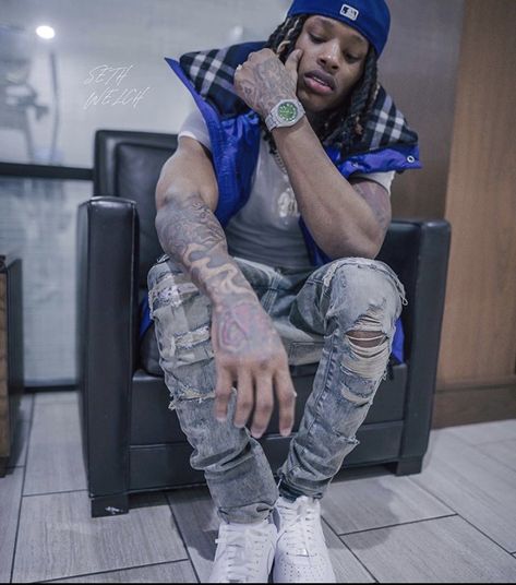 Lil Durk King Von Wallpaper, King Von Outfits, King Von Rapper Aesthetic, Going Off To College, Men Streetwear Outfits, King Pic, Black Men Fashion Urban, King Von, Rapper Outfits