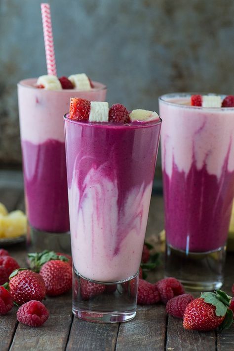 This two layer berry beet smoothie recipe is easy to make, full of fruit, and has a fun color! Beets Smoothie Recipes, Smoothie Fruit, Beet Smoothie, Smoothie King, Protein Smoothies, Good Smoothies, Breakfast Smoothies, Smoothie Shakes, Fun Color