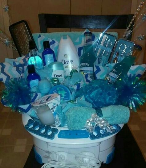 Blue And White Gift Basket, Blue Valentines Basket, Turquoise Gift Basket Ideas, Birthday Basket Blue, Teal Gift Basket Ideas, Light Blue Gift Basket Ideas, Blue Gift Basket Ideas For Women, Blue Basket Gift Ideas, Blue Birthday Basket