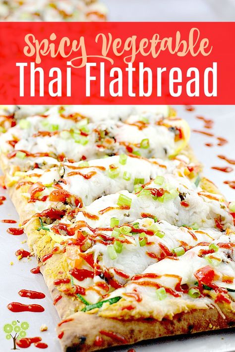 Thai Flatbread, Thai Pizza, Crispy Flatbread, Food Thai, Delicious Pizza Recipes, Stromboli Recipe, Pizza Cheese, Baked Dinner Recipes, Cheese Flatbread