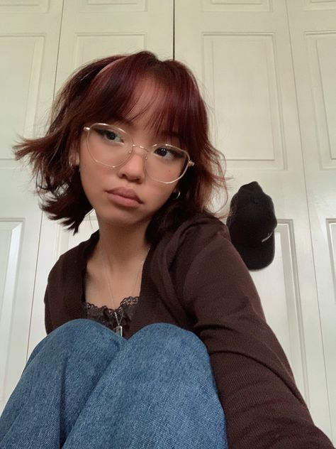 Bangs For Glasses, Glasses Bangs, Short Hair Glasses, Autumn Color Palette Fashion, Woman Pose, Glasses Inspiration, Outfit Reference, Non Binary People, Peach Hair