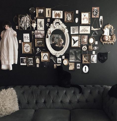 Gothic Gallery Wall, Gothic Interior, Halloween Bedroom, Witchy Home Decor, Dark Home Decor, Horror Decor, Goth Home, Goth Home Decor, Room Black