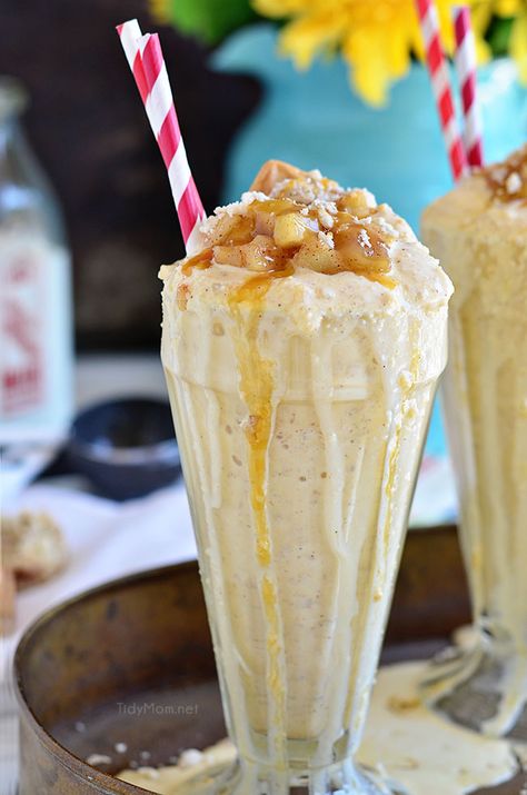 No plate and fork needed for this apple pie a la mode! Dutch Apple Pie Milkshake recipe at Tidymom.net Pie Milkshake, Apple Pecan Pie, Pie A La Mode, Cinnamon Apple Pie, Apple Pie Cookies, Dutch Apple Pie, Dutch Apple, Frozen Custard, Roasted Pecans