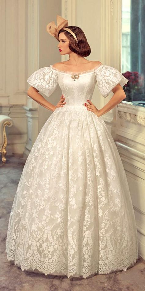 1960 Wedding Dress, 1960s Wedding Dresses, Hair Plait, Plait Styles, Updo Easy, Hairstyles Anime, Hairstyles School, Chic Prom Dresses, Anime Hairstyles