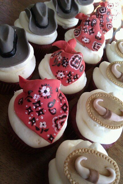 Country Western themed cupcakes...probably will never do. Too time consuming. But beautiful. Farm Snacks, Stunning Cupcakes, Cookies Cowboy, Holiday Hoedown, Firefighter Cake, Cowboy Cupcakes, Cowgirl Cakes, Cowboy Cakes, Cowboy Birthday Party