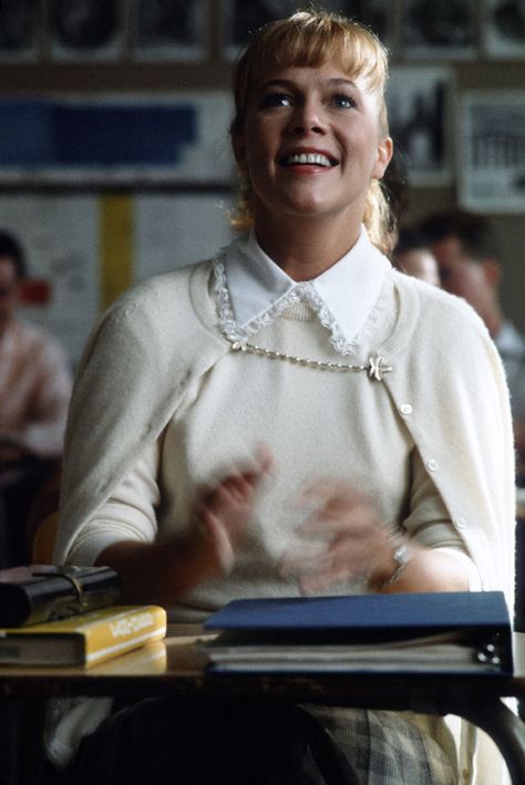 Kathleen Turner's '50's Poodle skirts in 'Peggy Sue Got Married'. High School Dream, Peggy Sue Got Married, The Sweetest Thing Movie, Kathleen Turner, Popular Girls, John Barry, Actor Studio, Love Film, Enjoying Life