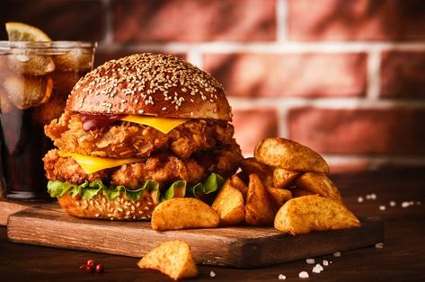 Big double cheddar cheeseburger with chi... | Premium Photo #Freepik #photo #food #chicken #burger #meat Oven Baked Burgers, Baked Burgers, Fried Chicken Burger, Homemade Burger, Homemade Barbecue Sauce, How To Cook Burgers, Pizza Burgers, Bacon Burger, Chicken Patties