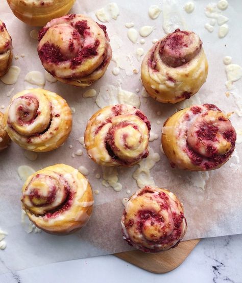 Raspberry Brioche Rolls - That Bread Lady Raspberry Brioche, Sweet Cream Cheese Filling, Beginners Bread Recipe, Baking Lessons, Sweet Roll Recipe, Brioche Rolls, Brioche Recipe, Breakfast And Brunch, Cake Platter