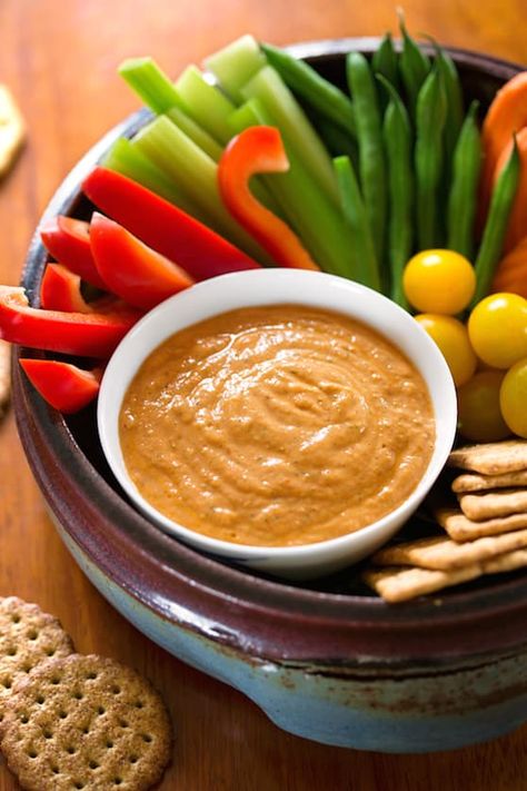 Tomato Dip Recipes, Sundried Tomato Dip, Dip Food, Dip Vegan, Vegan Dips, Raw Veggies, Yummy Salads, Vegan Dip, Tomato Dip