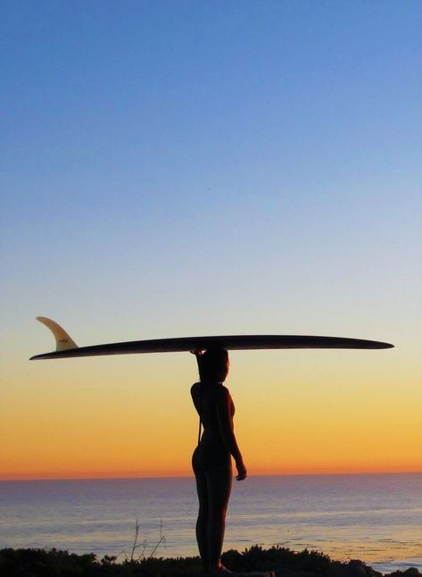 Summer Nights Beach, Beach Day Aesthetic, Aesthetic Surfing, Surfergirl Style, Summer Feed, Cali Vibes, Surfing Aesthetic, Surf Aesthetic, Surf Girl