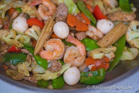 Chop Suey is a stir-fried vegetable dish that is cooked with meats such as chicken and pork. Shrimp and seafood can also be added. Shrimp Chop Suey Recipe, Vegetable Chop Suey, Pork Chop Suey, Chopsuey Recipe, Chop Suey Recipe, Pinoy Foods, Panlasang Pinoy, Chinese Vegetables, Filipino Cuisine