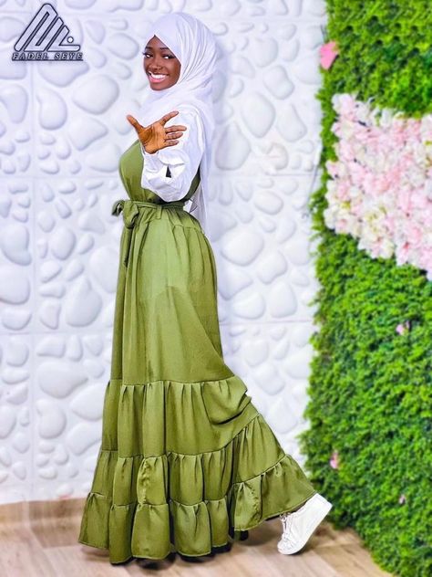 Materials Gown Style For Muslim, Muslim Gown Styles, Hijabstyle Outfits, Modest Muslim Fashion, Materials Gown Style, Islamic Modest Fashion, Muslimah Fashion Casual, Simple Long Dress, Islamic Fashion Dresses