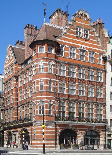 Richard Norman Shaw's Allianz Assurance Building, 1, St. James Street, Westminster, London Richard Norman Shaw, England Architecture, Classical Building, Westminster London, Architectural Sculpture, Architecture Old, St James, Interior Styles, Residential Building