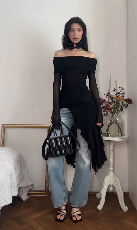 Room Ideas 2000s, Dress And Jeans Outfit Together, Early 2000s Party Outfits, Rockstar Girlfriend Makeup, Love Core Aesthetic, Vintage Dior Heels, 2000s Party Outfits, Rockstar Girlfriend Outfit, Early 2000s Makeup