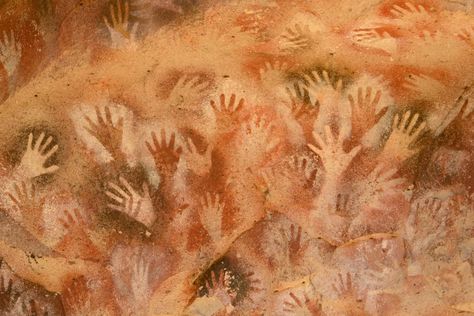 The world's oldest cave paintings were probably made by Neanderthals Lascaux Cave Paintings, Neolithic Art, Prehistoric Cave Paintings, Paleolithic Art, Stone Age Art, Cave Painting, Prehistoric Art, Outdoors Tattoo, Cave Paintings