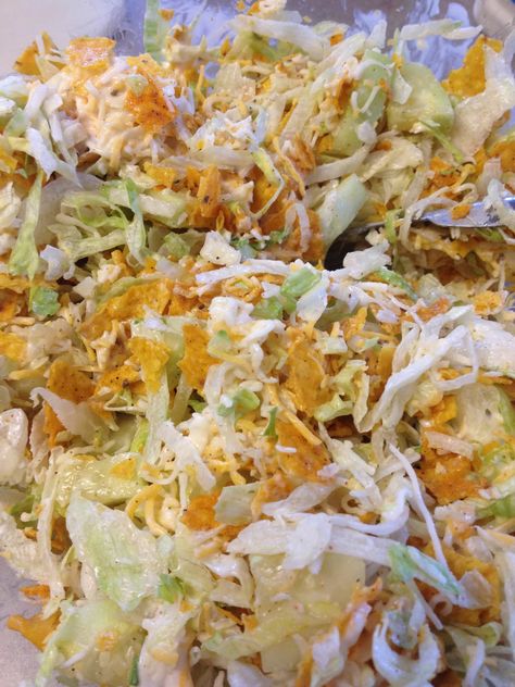 Doritos Cool Ranch Taco Salad is the love child of a tasty taco salad combined Cool Ranch Doritos. It is an amazing salad that even picky eaters love. #Doritos #tacosalad #salad Doritos Salad, Frito Taco Salad, Doritos Recipes, Cool Ranch Doritos, Salad With Ranch, Dorito Taco Salad Recipe, Taco Salad Recipe Healthy, Layered Taco Salads, Salad Taco