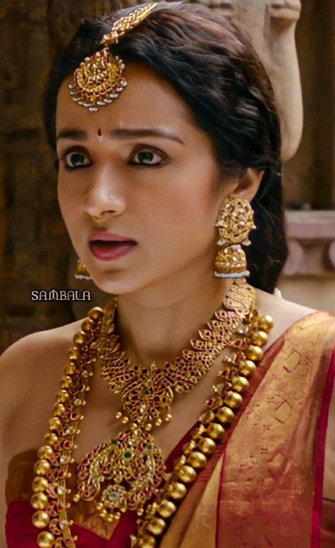 Kundavai Trisha, Ponniyan Selvan, Vintage Indian Fashion, Trisha Photos, Indian Bride Makeup, Engagement Hairstyles, Bridal Hairdo, Royalty Aesthetic, South Indian Jewellery