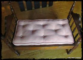 "MAKE DO DOLLS": Tutorial-How To Make A Tufted Doll Bed Mattress With Piping Dollhouse Mattress Diy, Tufting Tutorial, Doll Bed Diy, Tufted Mattress, Dolls Bed, Diy Mattress, Doll Bedding, Doll Quilts, Dollhouse Bed