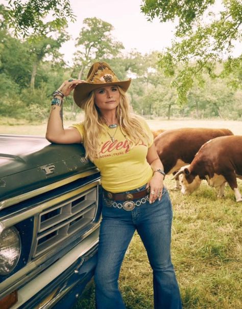 David Allen Coe, Blonde Scene Hair, Miranda Lambert Photos, Country Female Singers, Republic Records, David Allen, Cowgirl Look, Cowgirl Magazine, Outdoor Girls