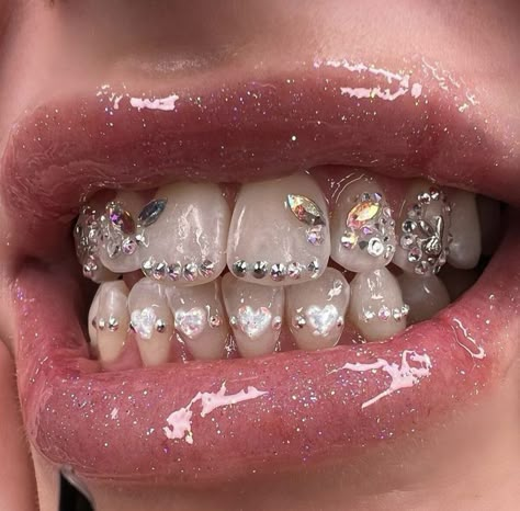 Smile Tips, Pretty Teeth, Grillz Teeth, Diamond Teeth, Tooth Gems, Grills Teeth, Dental Art, Tooth Gem, Teeth Jewelry