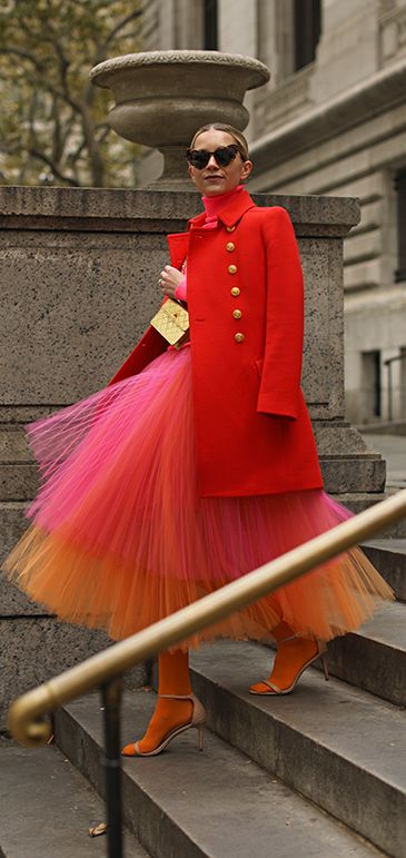 Neon tulle skirt + red coat & tortoiseshell heart sunglasses Neon Fashion Outfit, Neon Guts, Modest Costumes, Tull Skirt, Tulle Outfit, Red Tulle Skirt, Pleated Fashion, Tulle Skirts, Rock Outfit