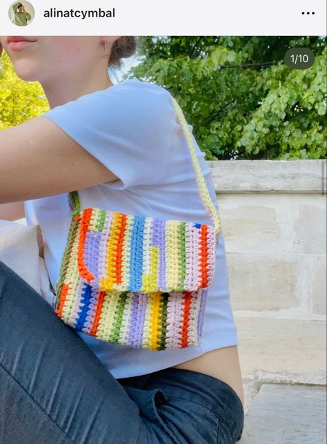 Crochet Acrylic Bag, Crochet Bag Scrap Yarn, Scrap Bags Ideas, Scrap Yarn Crochet Bag, Crochet Scrap Yarn Bag, Colorful Crochet Bag, Crochet Acrylic Yarn Projects, Scrap Yarn Ideas, Thick Yarn Crochet