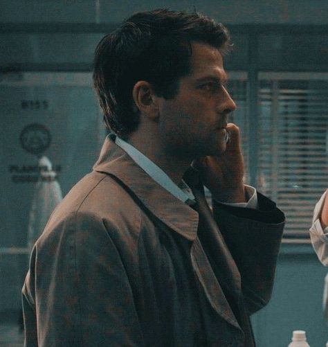 Dean Castiel, Spn Memes, Castiel Supernatural, Dean And Cas, Supernatural Wallpaper, Dean And Castiel, Sam And Dean Winchester, Supernatural Memes, Couples Icons