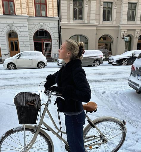 FILIPPA filippzorz MOULIER (@filippzorz) • Instagram photos and videos Winter Inspo, I Love Winter, Snow Angels, Stockholm Fashion, Winter Fits, Scandi Style, Winter Aesthetic, Cold Season, Winter Day