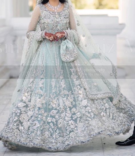 Fancy Suits, Walima Dresses, Valima Bride, List Of Hashtags, Asian Wedding Dress Pakistani, Walima Dress, Wedding Lehenga Designs, Chic Fashionista, Asian Bridal Dresses