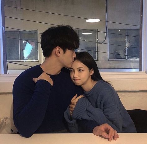 Kore Ulzzang, Romantic Questions, Image Couple, Hugging Couple, Cute Couple Quotes, 사진 촬영 포즈, Couples Vibe, Ulzzang Couple, Korean Couple