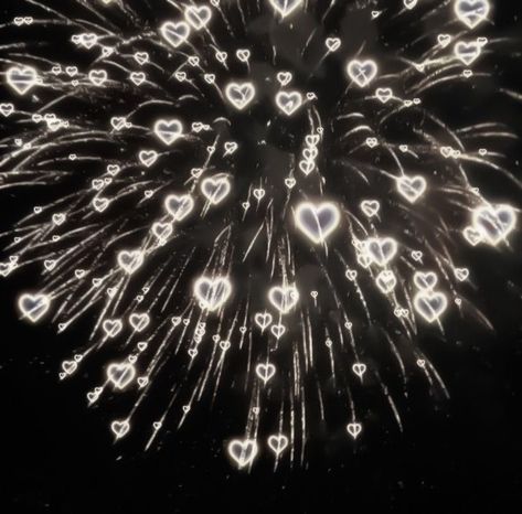 Fire Work Backgrounds, Dark Fireworks Aesthetic, New Year Pfp Aesthetic, Heart Esthetics, Small Widget Pictures Aesthetic, Fire Work Aesthetic, Wattpad Pfp Aesthetic, School Pfp Aesthetic, Fire Works Aesthetic