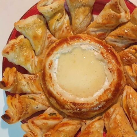 Baked Camembert in Puff Pastry - Europe Dishes Camamber Cheese Baked Recipe, Baked Camembert Puff Pastry, Camembert Cheese Recipes, Camembert Recipe, Baked Camembert Recipe, Kamado Joe Recipes, Camembert Recipes, Puff Pastry Recipes Dessert, Spanish Tapas Recipes