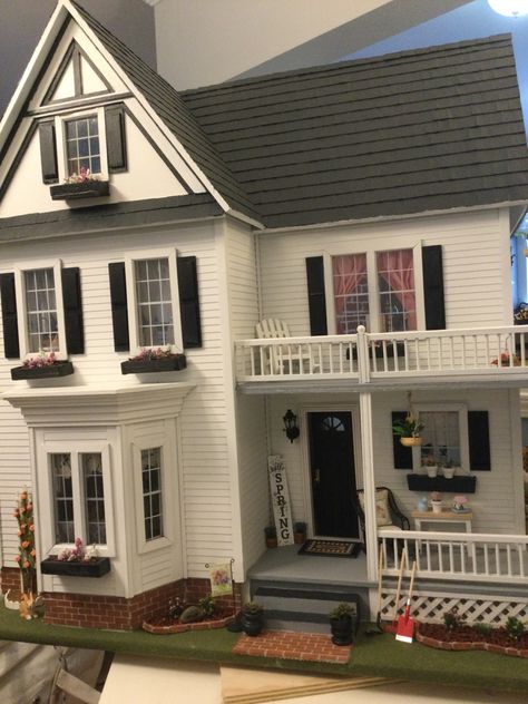 Doll House Mansion, Victoria Farmhouse Dollhouse, Victoria's Farmhouse Dollhouse, Victoria Farmhouse, Dollhouse Exterior Ideas, Victorias Farmhouse, Dollhouse Build, White Doll House, Dollhouse Exterior