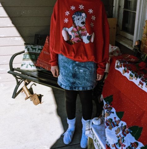 90s Christmas Aesthetic Outfits, 80s Christmas Outfit, 90s Christmas Outfit, 80s Christmas Aesthetic, Aesthetic 2000s Outfits, 80s Fits, 90s Winter, 80s Christmas, 90s Christmas