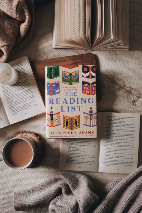 Non Fiction Book Aesthetic, The Reading List Sara Nisha, Photoshoot Reading A Book, Reading Esthetics, Reading Astethic, Women Reading Books, Book Lover Aesthetic, Cute Books, Must Read Book