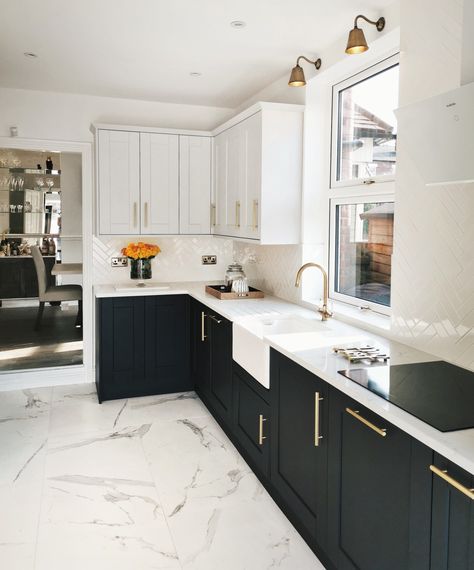 White Tile Kitchen Floor, Marble Floor Kitchen, Charcoal Kitchen, White Marble Kitchen, White Kitchen Tiles, Black Kitchen Cabinets, White Kitchen Design, Kitchen Floor Tile, Kitchen Marble