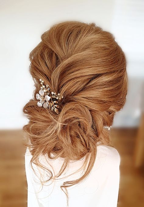 This super soft,boho hair up. A textured and relaxed hair up #boho #bridesmaidshair #hairupideas #countrywedding #hairupforbrides #bohemian Groom Hair Styles, Current Hairstyles, Groom Hair, Mother Of The Groom Hairstyles, Bridal Hair Up, Date Hairstyles, Boho Hairstyle, Boho Hair, Relaxed Hair