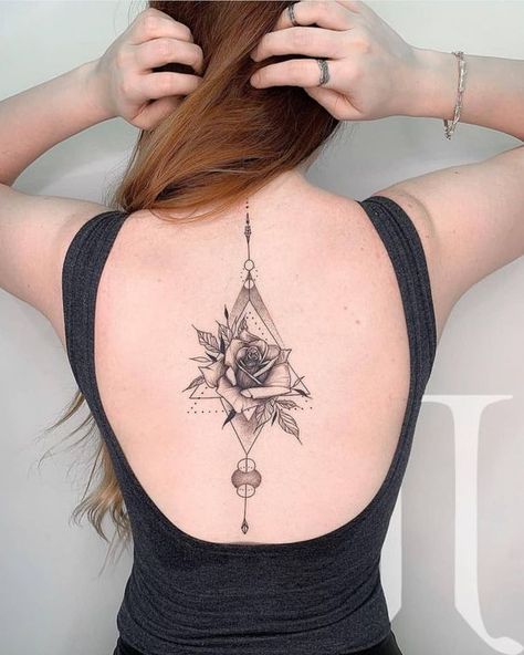 Back Tattoo Women Upper, Tato 3d, Back Tattoo Women Spine, Upper Back Tattoos, Small Tattoos With Meaning, Inspiration Tattoos, Chest Tattoos For Women, Back Tattoo Women, Tattoo Feminina