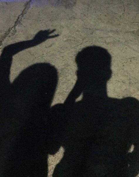 Shadow Photos Couple, Bat Couple, Shadow Travel, Couple Shadow, Black Color Hairstyles, Travel Pictures Poses, Color Hairstyles, Self Portrait Photography, Shadow Photos