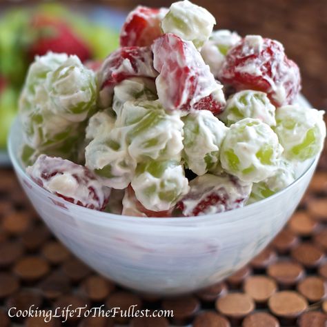 Grape Salad with Strawberries marsmallow cream and cream cheese Sweet Salads, Salad With Strawberries, Grape Salad Recipe, Grape Salad, Fruit Salads, Strawberry Salad, Marshmallow Creme, Fruit Dishes, Cheese Salad