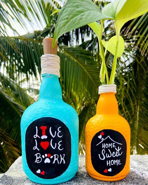 Botal Art, Keychain Painting, Quirky Diy, Bottle Art Projects, Wine Bottle Crafts Christmas, Liquor Bottle Crafts, Plants Art, Baby Shoot, Glass Bottles Art