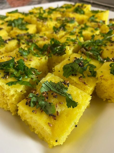 Sandwich Dhokla Recipe, Eid Treats, Lentil Cake, Desi Recipes, Khaman Dhokla, Kenyan Food, Dhokla Recipe, Chicken Biryani Recipe, Samurai Wallpaper