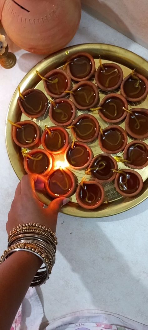 Diwali Cleaning Snap, Pose With Diya, Diya Aesthetic Indian, Diwali Glow Up, Diwali Decor Aesthetic, Diwali Diya Aesthetic, Dhanteras Snapchat Story, Dhanteras Aesthetic, Diwali Poses With Diya