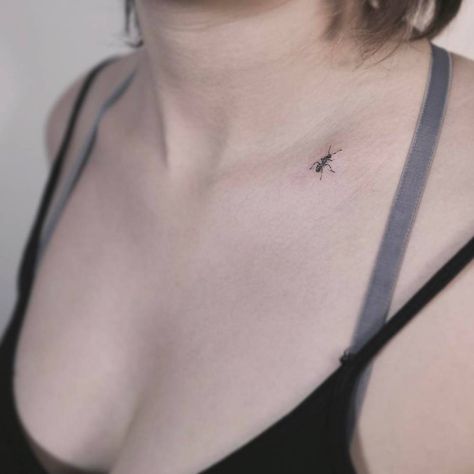 An ant-sized ant tattoo. Simple Small Tattoos, Small Tattoos Ideas, Ant Tattoo, Tiny Tattoos For Women, Magnolia Tattoo, Bug Tattoo, Small Tattoos Simple, Girly Tattoos, Aesthetic Tattoo