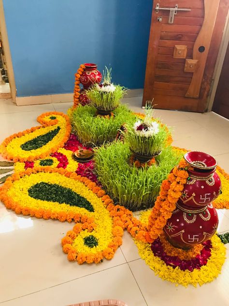 Mataji Decoration Ideas, Dasha Maa Decoration, Navratri Mataji Decoration At Home, Hartalika Teej Festival Decoration, Teej Festival Decoration, Navratri Decoration, Ganpati Decoration Theme, Simple Flower Rangoli, Mandir Decoration