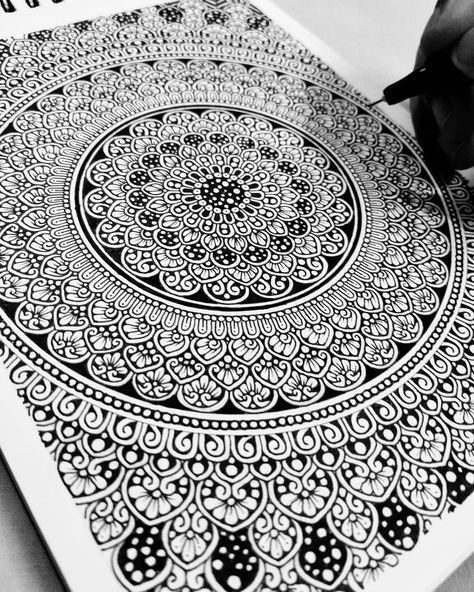 Mandala Art In Rectangle Shape, Mandala Sketch, Black And White Mandala, Mandala Drawings, Mandala Ideas, Mandala Book, Rangoli Designs Simple Diwali, Buddha Art Drawing, White Mandala