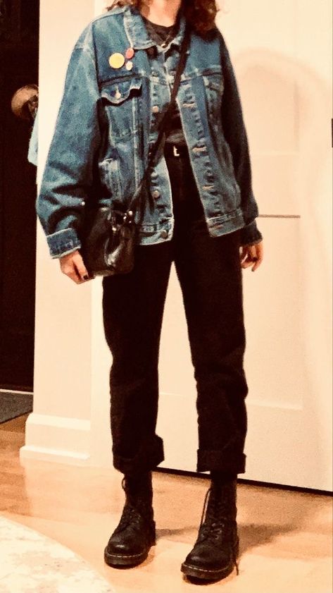 Grunge Outfits Denim Jacket, Alt Jean Jacket Outfit, Black Jeans And Jean Jacket Outfit, All Black Outfit With Jean Jacket, Grunge Jean Jacket Outfit, Emo Winter Outfits Grunge, Battle Jacket Outfit, Jean Jacket Fall Outfits, Grunge Fall Fashion