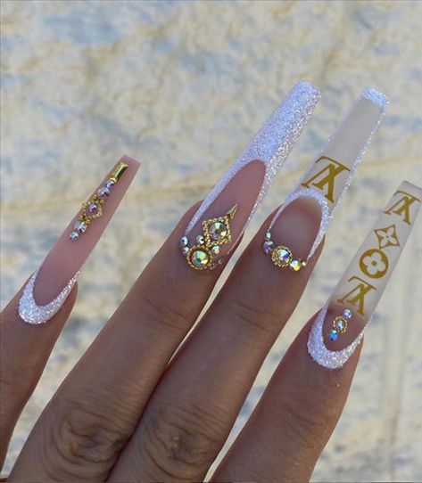 Louis Vuitton Nails, Graffiti Nails, Gucci Nails, Vegas Nails, Unghie Sfumate, Gold Nail Designs, Stylish Nails Designs, Gold Nail, Nails Design With Rhinestones