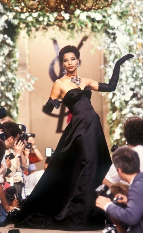 Ysl Runway, Golden Tears, Ysl Dress, Black Supermodels, Fall Winter Looks, Money Dress, Black Elegance, Vintage Hollywood Glamour, 90s Runway Fashion