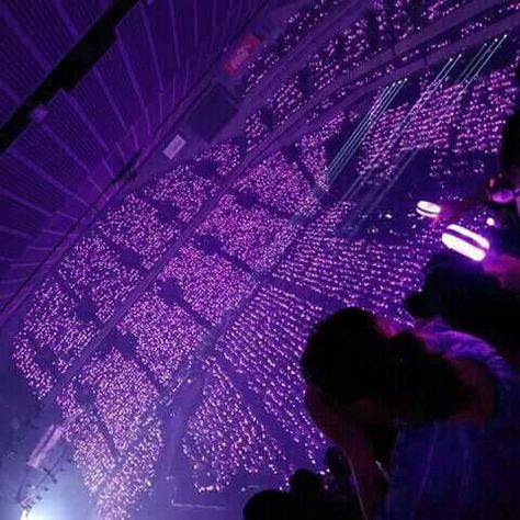 [PHOTO IS NOT MINE] [CRDT: RIGHTFUL OWNER] TWICE SAITAMA JAPAN TWICELAND ZONE 2 DAY 1 CONCERT. CANDY BONG OCEAN. ONCE OCEAN. PURPLE OCEAN. Concert Crowd, Concert Stage Design, Dark Purple Aesthetic, Bts Aesthetic Wallpaper For Phone, Army Wallpaper, Bts Aesthetic Pictures, Pop Idol, Bts Concert, Bts Korea